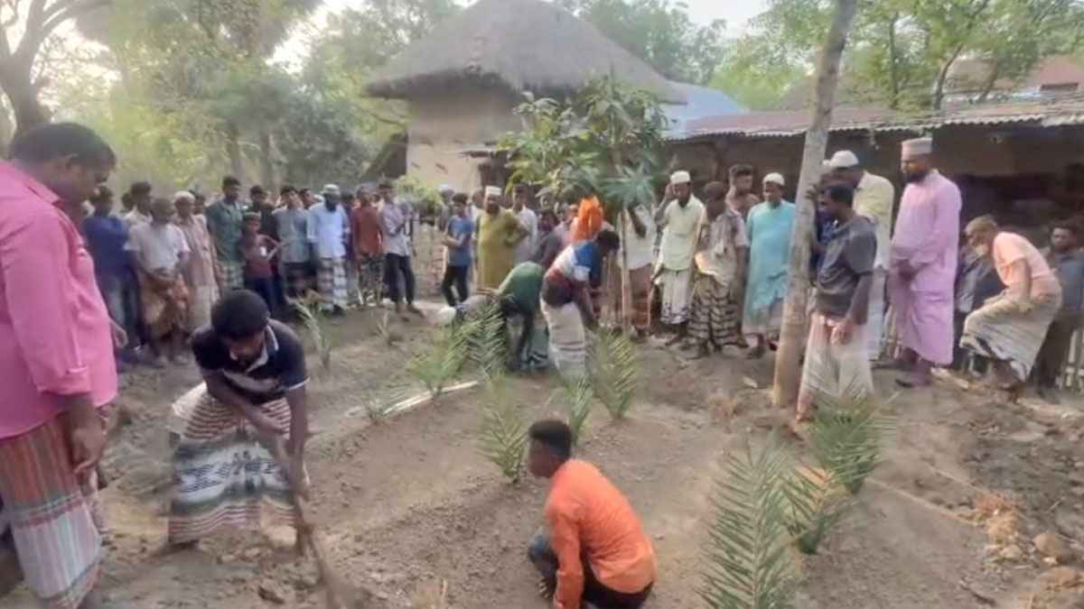 নওগাঁয় একই পরিবারের চারজনের দাফন সম্পন্ন