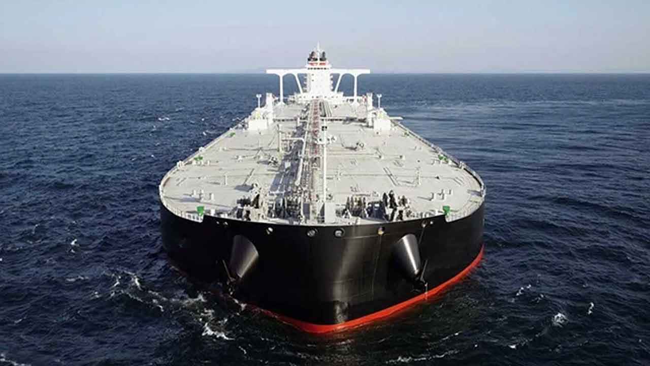 চট্টগ্রাম বন্দরে এসেছে ৫ জ্বালানিবাহী জাহাজ