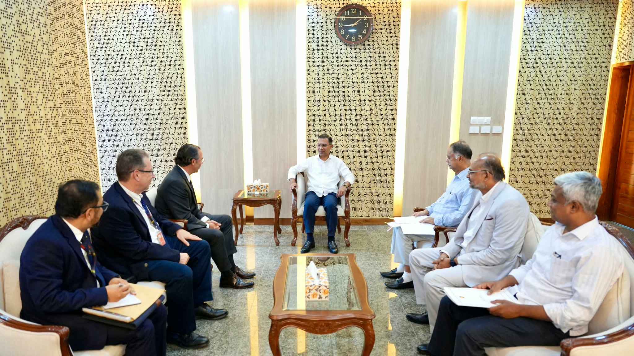 প্রধানমন্ত্রীর সঙ্গে শেভরনের প্রতিনিধি দলের সাক্ষাৎ