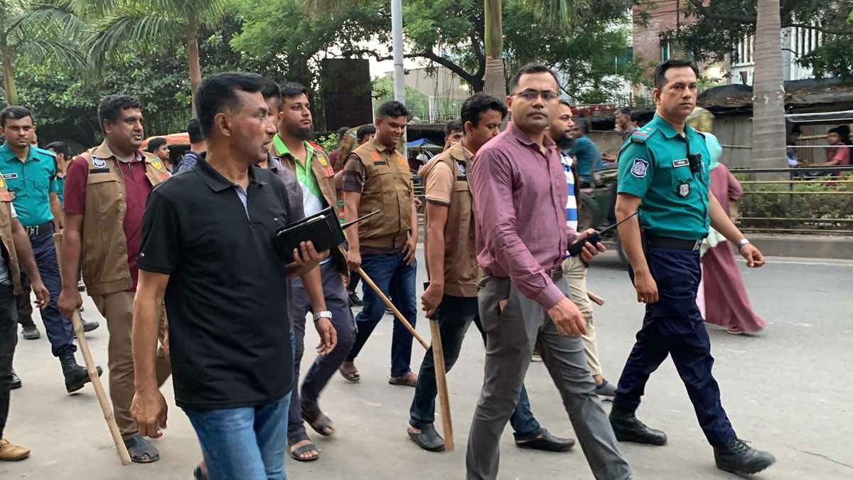 রাজশাহীতে শ্রমিকদের দুই পক্ষের মধ্যে ধাওয়া-পাল্টা ধাওয়া