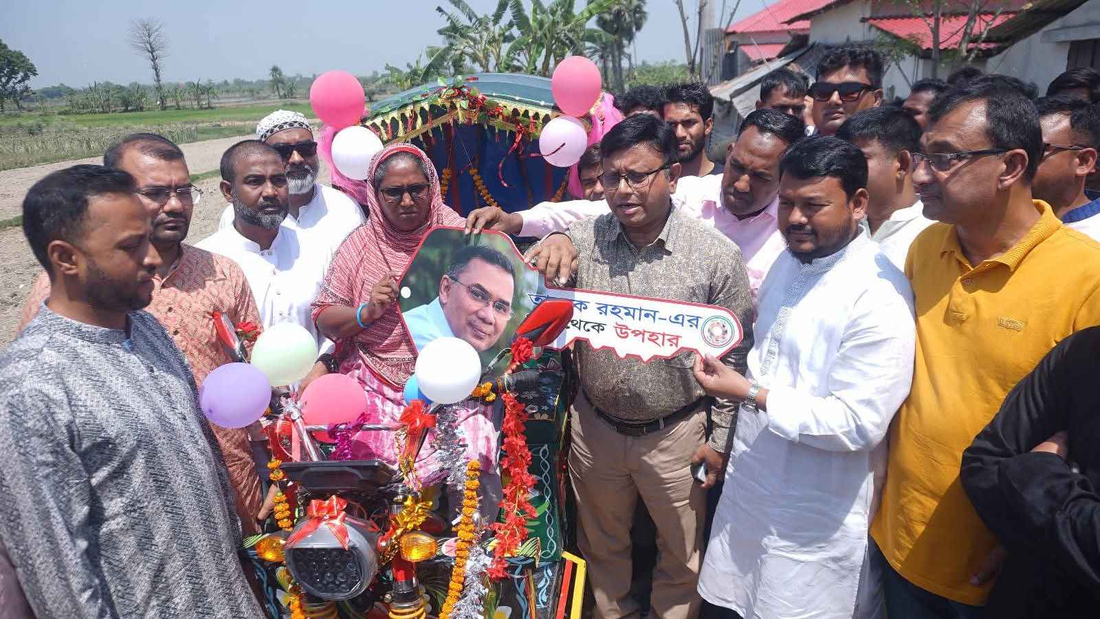 প্রধানমন্ত্রীর উপহার পেলেন অসহায় টুলি