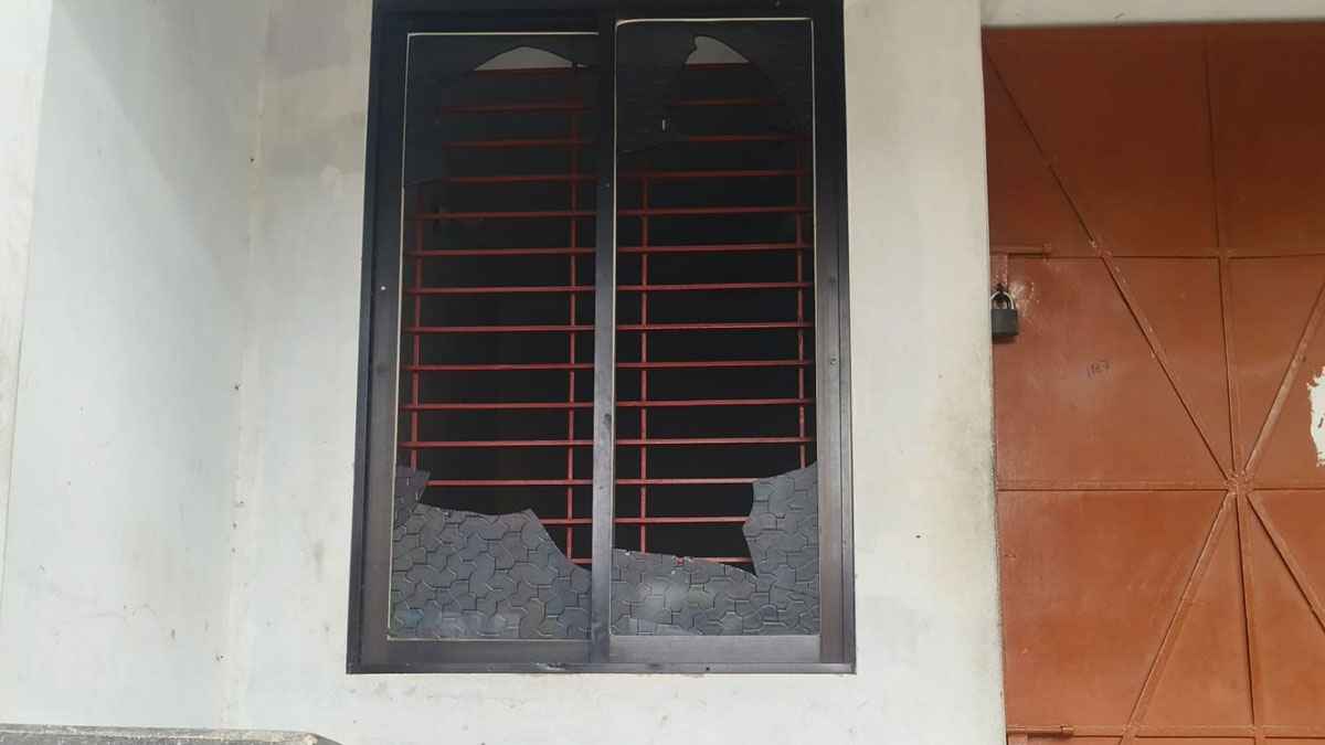 রাজশাহীতে রাতে উচ্চশব্দে বাইক চালানো নিয়ে সংঘর্ষ ও ভাঙচুর