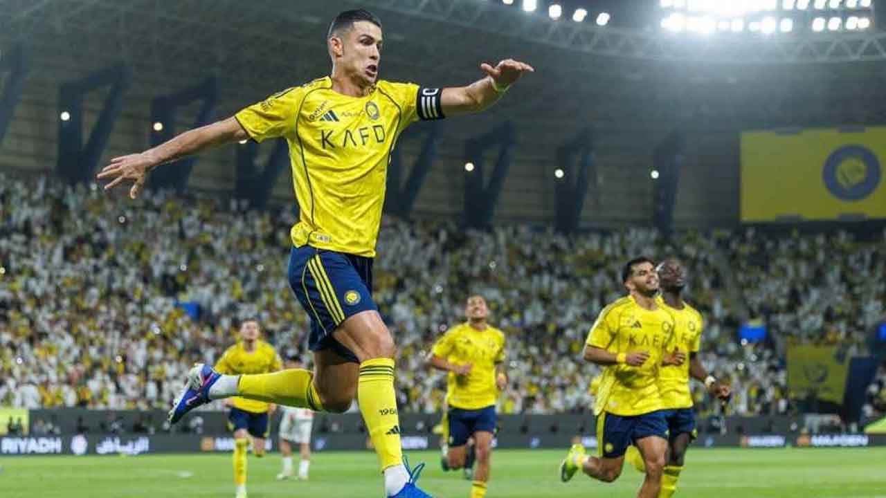 জোড়া গোল করে রোনালদোর দুর্দান্ত প্রত্যাবর্তন, হাজার গোল হতে কত বাকি