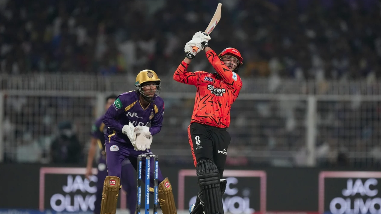 অশালীন ভাষা ব্যবহারের দায়ে শাস্তি পেলেন অভিষেক