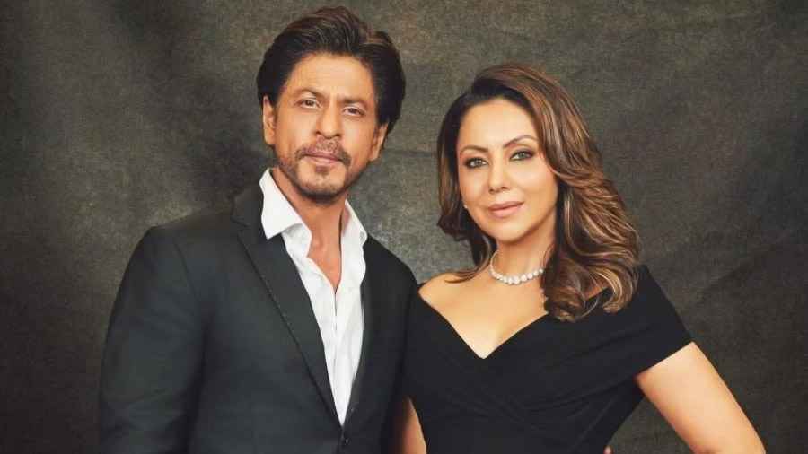 ‘১০ বছরে কখনো দেখিনি শাহরুখ গৌরী ভাবিকে বলছেন, ক্লান্ত, আসতে পারব না’
