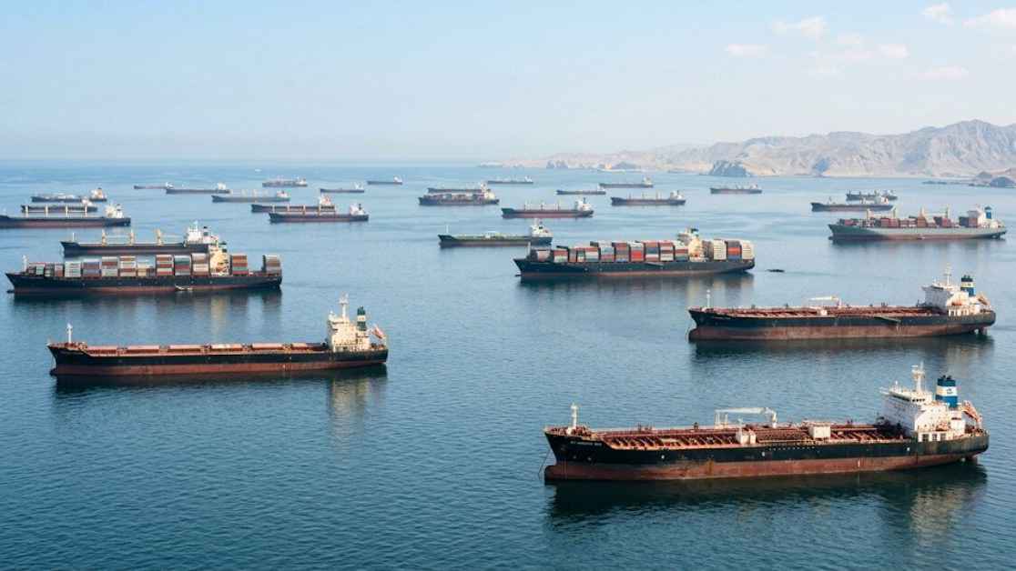 ২০০০ জাহাজসহ হরমুজে আটকা ২০ হাজার নাবিক 