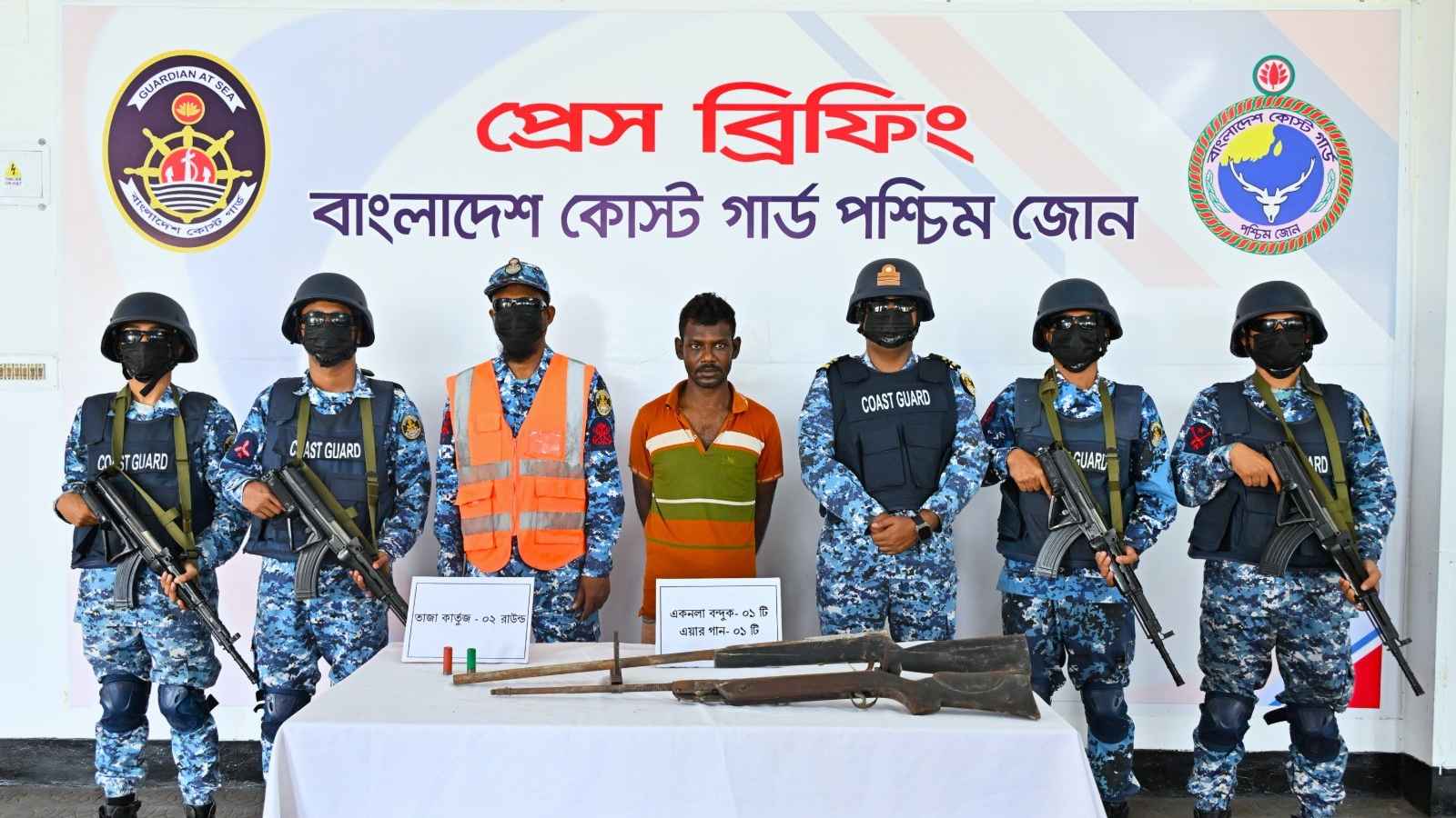 সুন্দরবনের কুখ্যাত ডাকাত ছোট সুমন বাহিনীর সদস্য অস্ত্রসহ গ্রেফতার