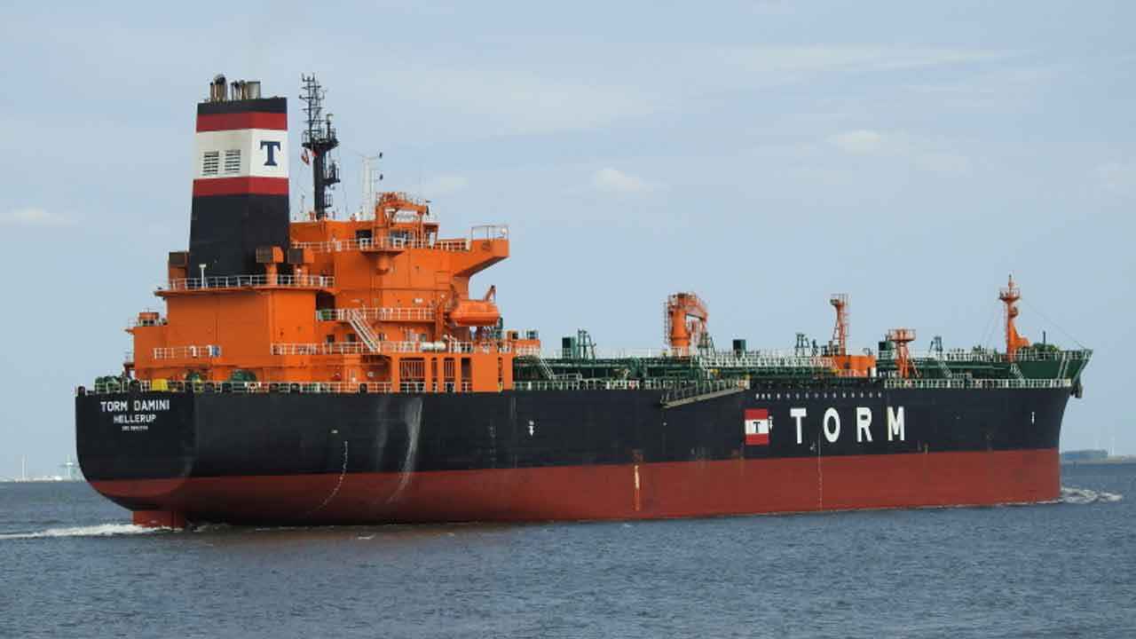 মালয়েশিয়া থেকে আসছে ৬০ হাজার টন ডিজেল