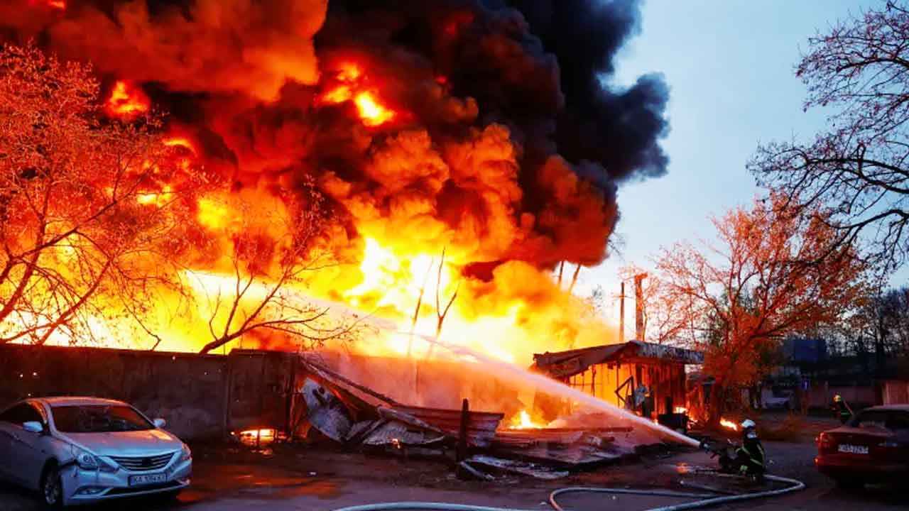 ইউক্রেনে রাশিয়ার ড্রোন ও ক্ষেপণাস্ত্র হামলায় নিহত ১৫