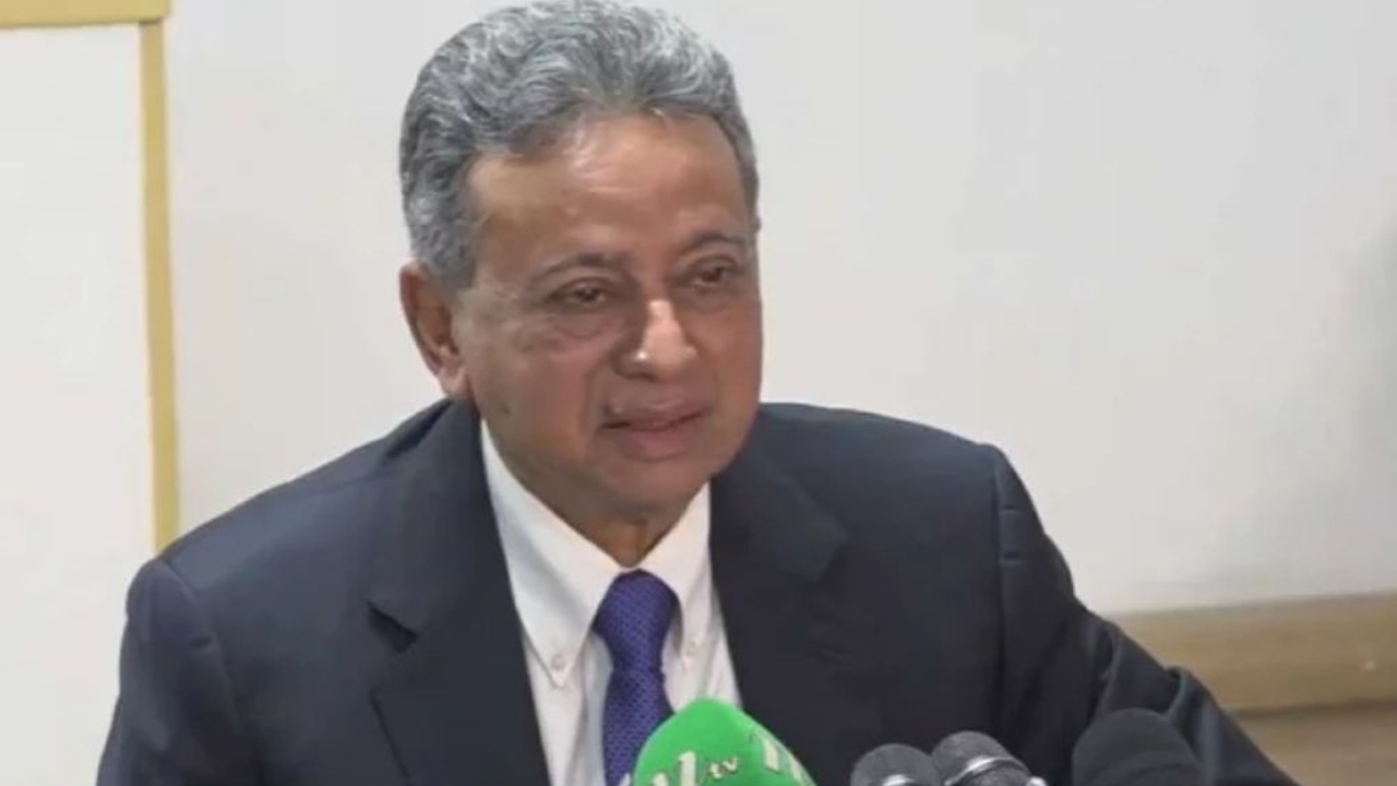 অর্থমন্ত্রী আমীর খসরু মাহমুদ চৌধুরী