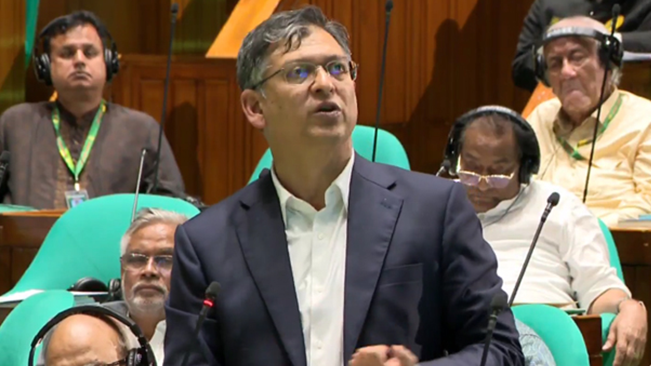 ‘জ্বালানির অবৈধ মজুদ ও কালোবাজারির বিরুদ্ধে কঠোর ব্যবস্থা নেওয়া হচ্ছে’