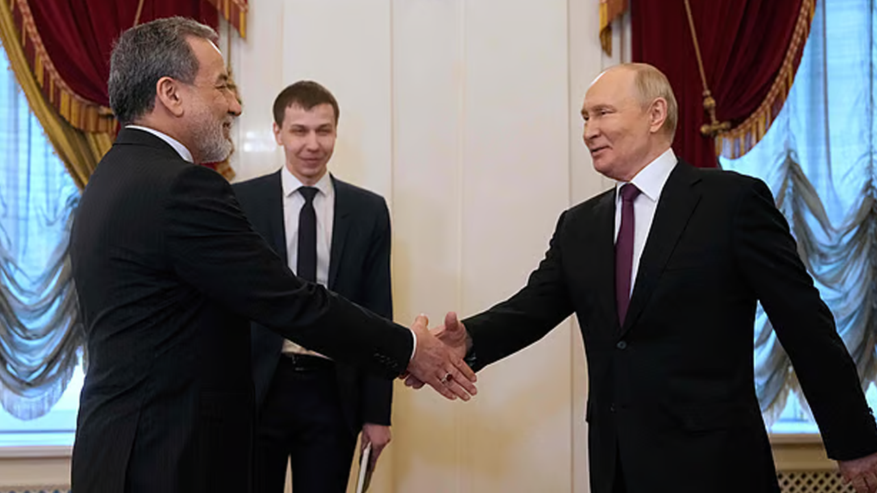 কৃতজ্ঞতা জানিয়ে পুতিনের কাছে খামেনির বিশেষ বার্তা পৌঁছালেন আরাগচি