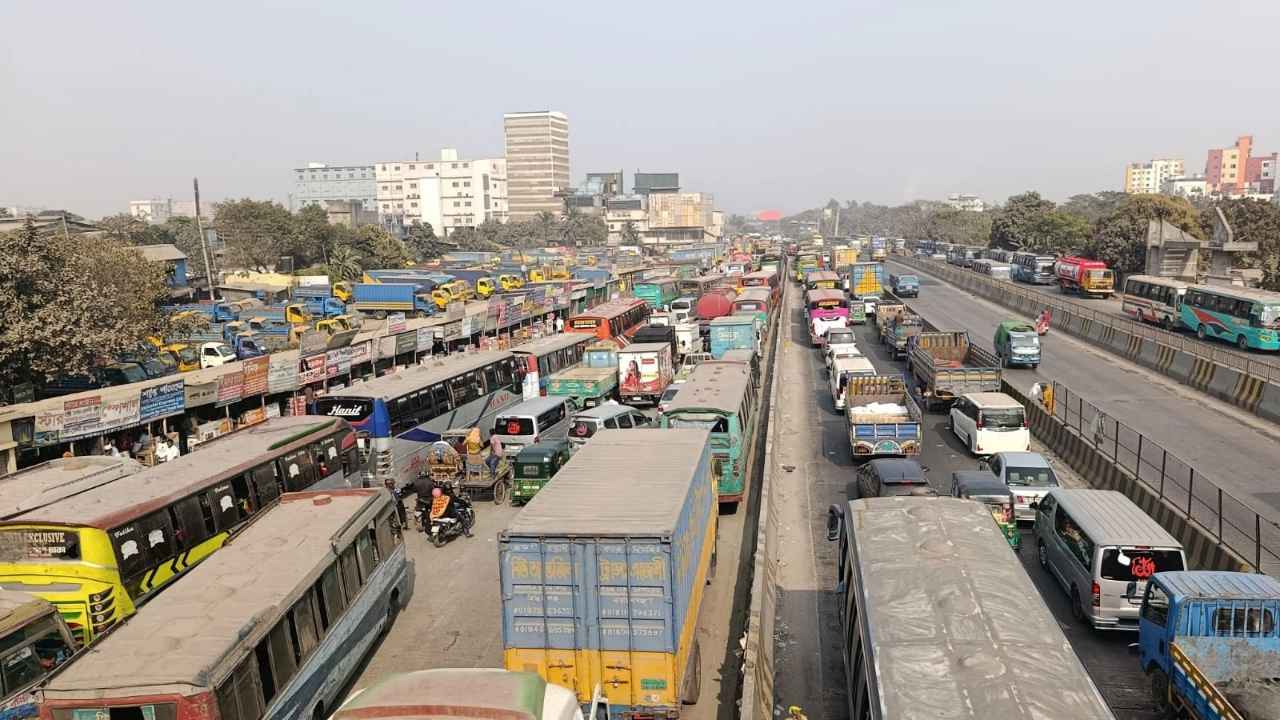 ৩ মহাসড়কে তীব্র যানজটে ভোগান্তি 