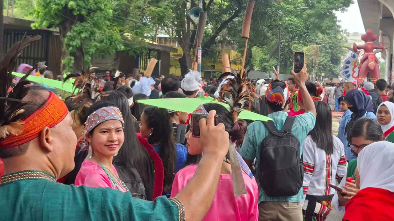 জনসমুদ্রে পরিণত রমনা পার্ক 