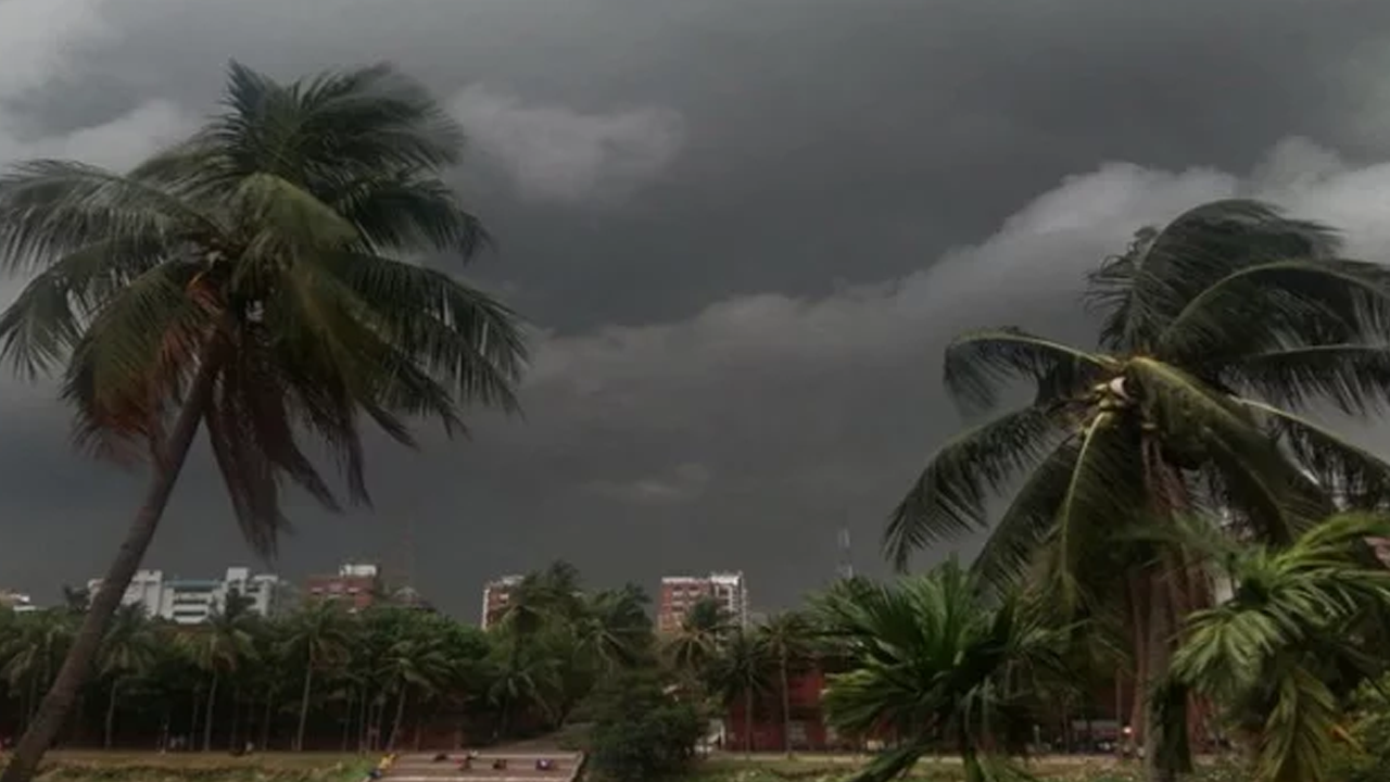 মেঘলা ঢাকার আকাশ, ৬ বিভাগে ঝড়-বৃষ্টির আভাস