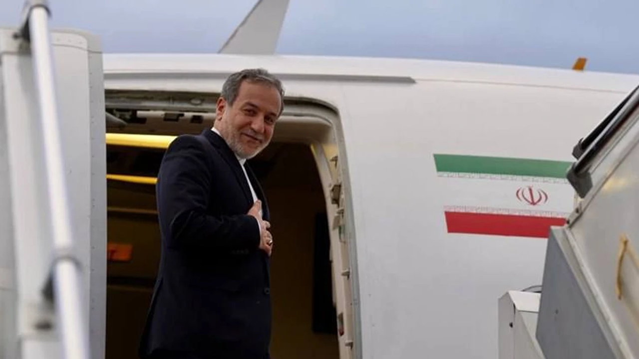 পাকিস্তান থেকে রাশিয়ার পথে ইরানের পররাষ্ট্রমন্ত্রী