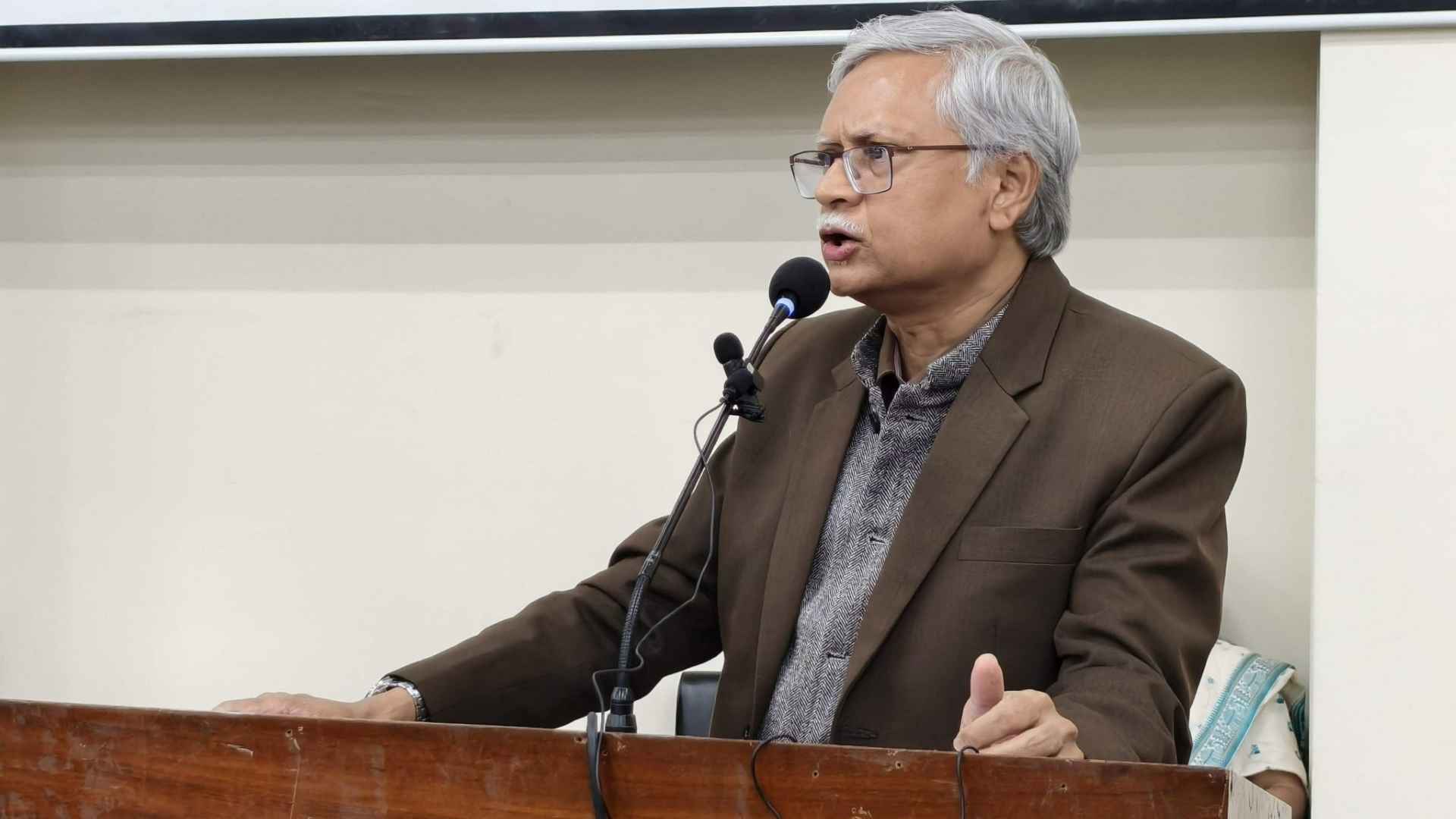 দলীয় স্বার্থের সঙ্গে সংবিধান মেলানো হচ্ছে প্রতারণা ও ছোটলোকি: ড. সালেহ