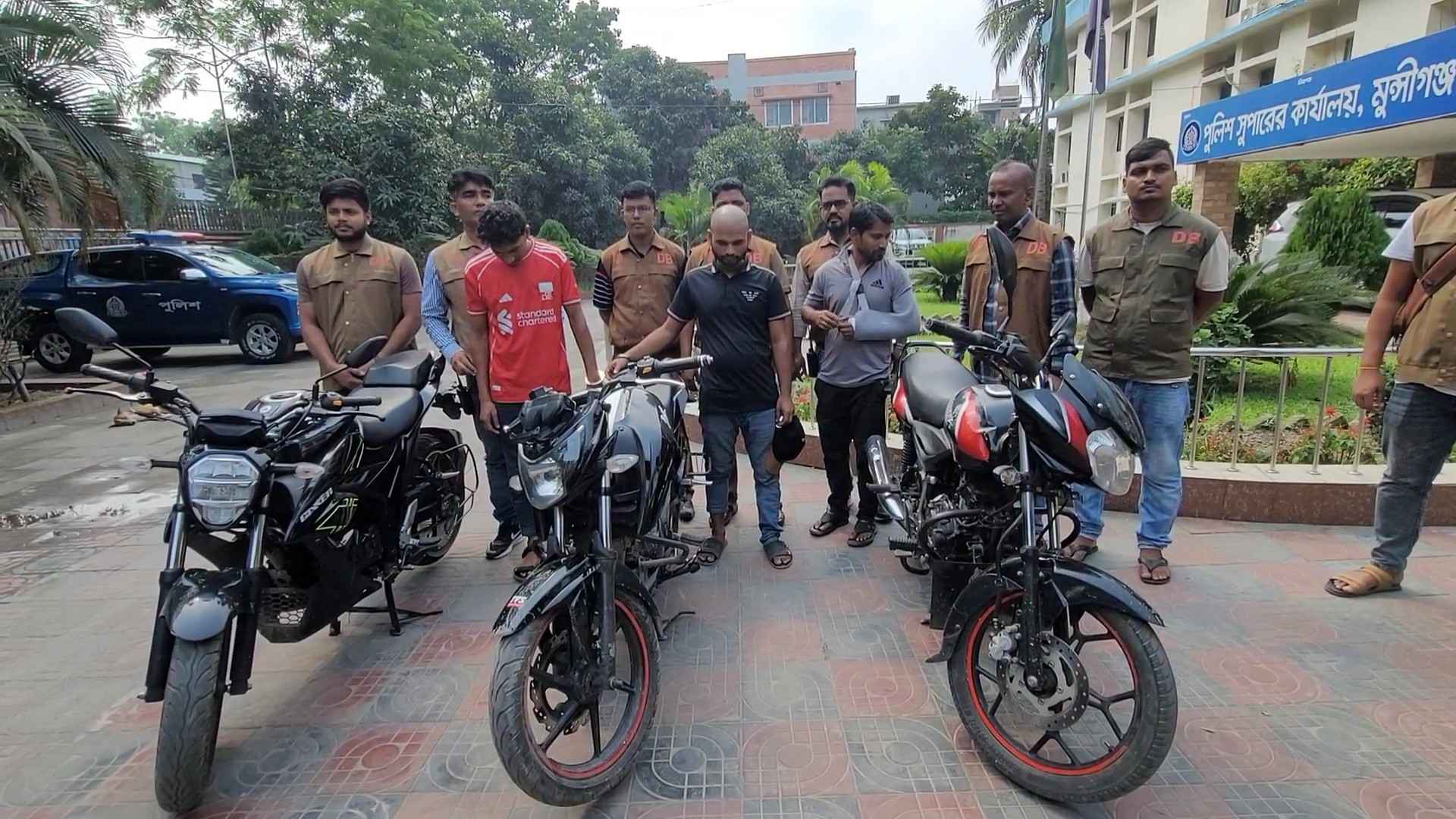 মুন্সিগঞ্জে ৩ বাইক উদ্ধারসহ আন্তঃজেলা চোরচক্রের ৩ সদস্য গ্রেফতার