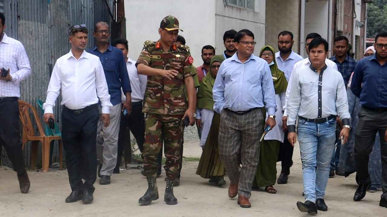 ‘স্বাস্থ্যসেবা মানুষের দোরগোড়ায় পৌঁছে দিতে সরকার নিরলস কাজ করছে’