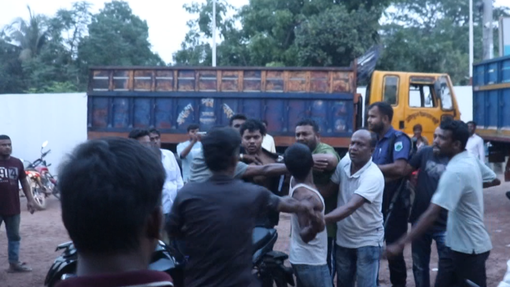 নাটোরে গ্রাহক ও পাম্প কর্মীদের মধ্য সংঘর্ষ