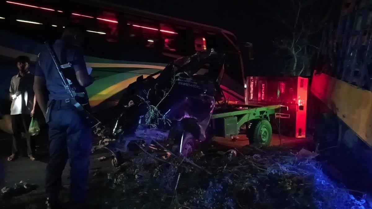 মাদারীপুরে ট্রাক-পিকআপের সংঘর্ষে নিহত ১