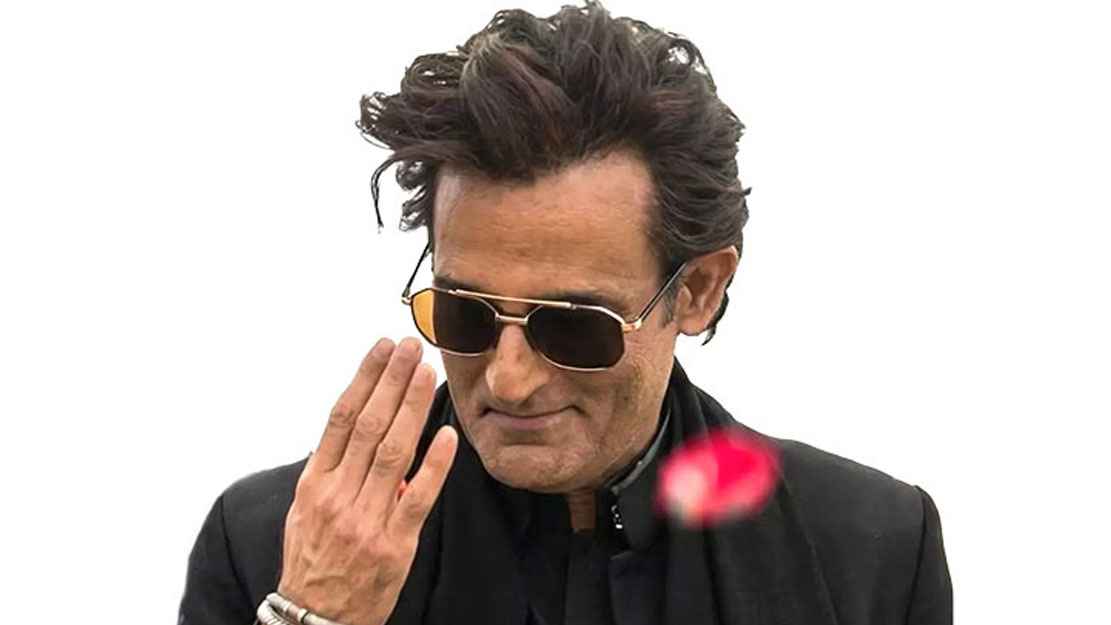 সেটে কম কথা বলেন অক্ষয়, রাখেন না মোবাইল ফোন 