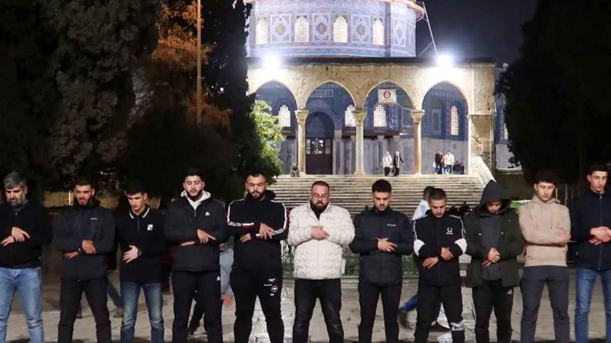 ৪০ দিন পর খুলল আল-আকসা: ফিলিস্তিনিদের উচ্ছ্বাস