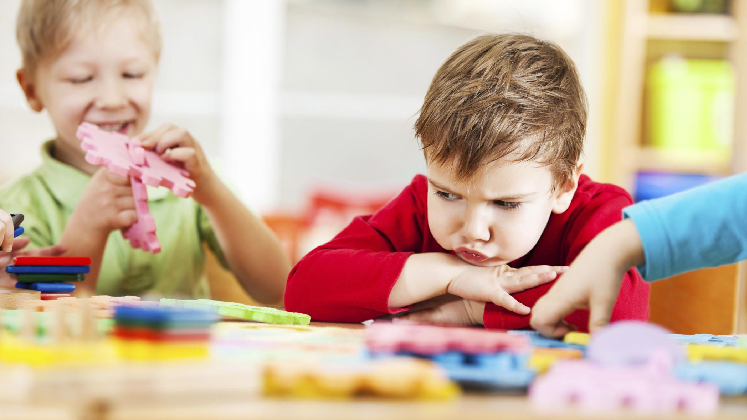 শিশুর অটিজম কেন হয়? জিনগত কারণ নাকি গর্ভকালীন জটিলতা