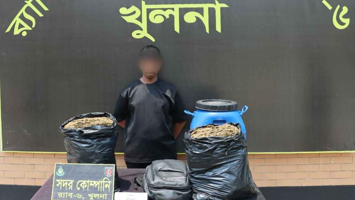 বাগেরহাটে ১৩ কেজি গাঁজাসহ মাদক কারবারি গ্রেফতার