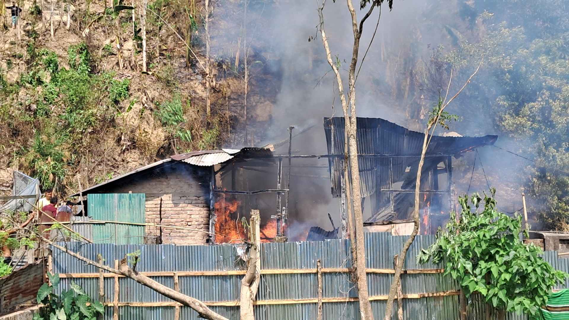 নিজ বাড়িতে অগ্নি দগ্ধ হয়ে মানসিক ভারসাম্যহীন নারীর মৃত্যু