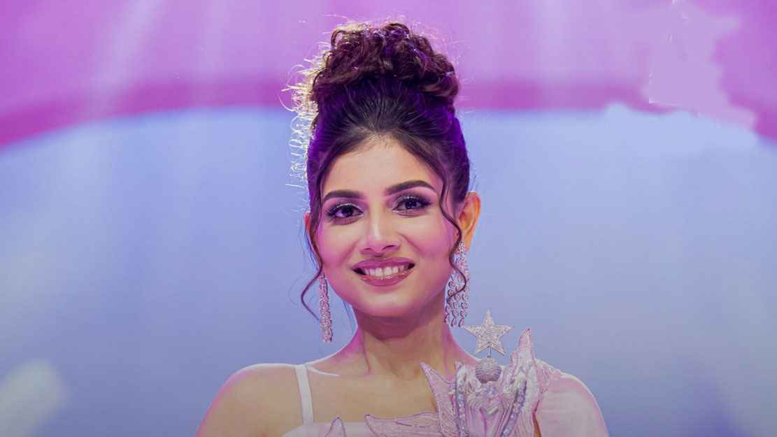 জীবনে কখনও প্রথম হননি, লাক্সের আসরে হলেন সেরা সুন্দরী 