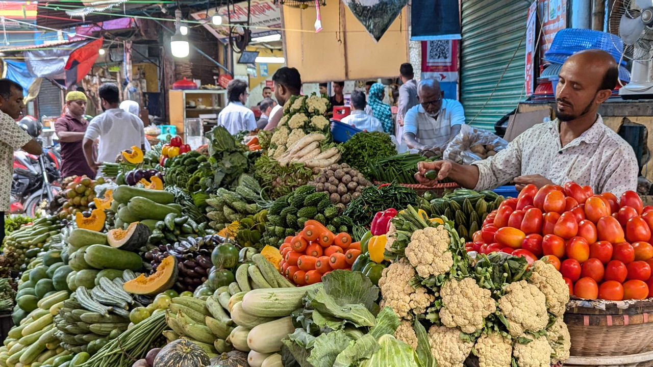 পহেলা বৈশাখেও চড়া সবজির বাজার