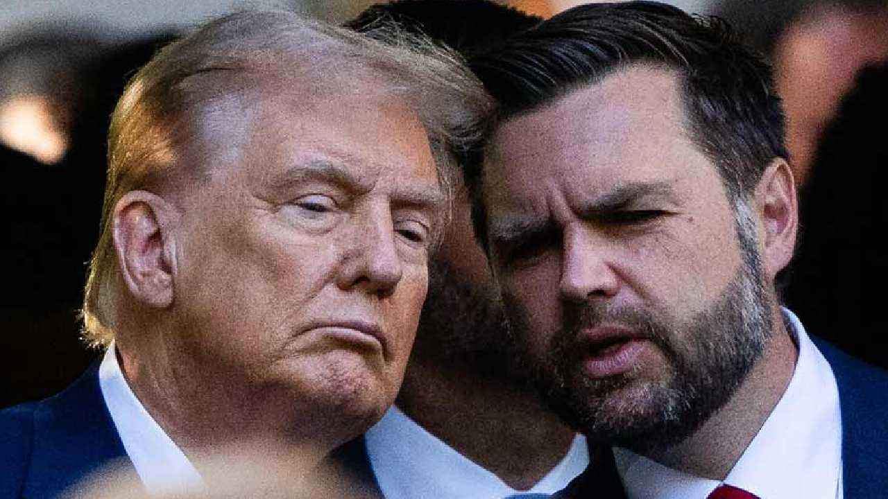 বৈঠকের মাঝে ট্রাম্পকে বার বার ফোন ভ্যান্সের! 