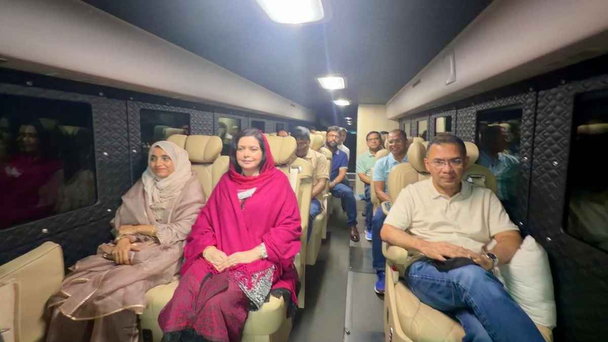 বগুড়ার পথে প্রধানমন্ত্রী