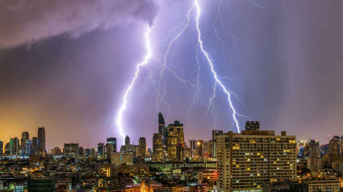 বজ্রপাতের সময় করণীয় জানুন