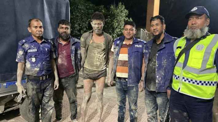 কাদায় আধাকিলোমিটার দৌড়ে ডাকাত ধরলো পুলিশ