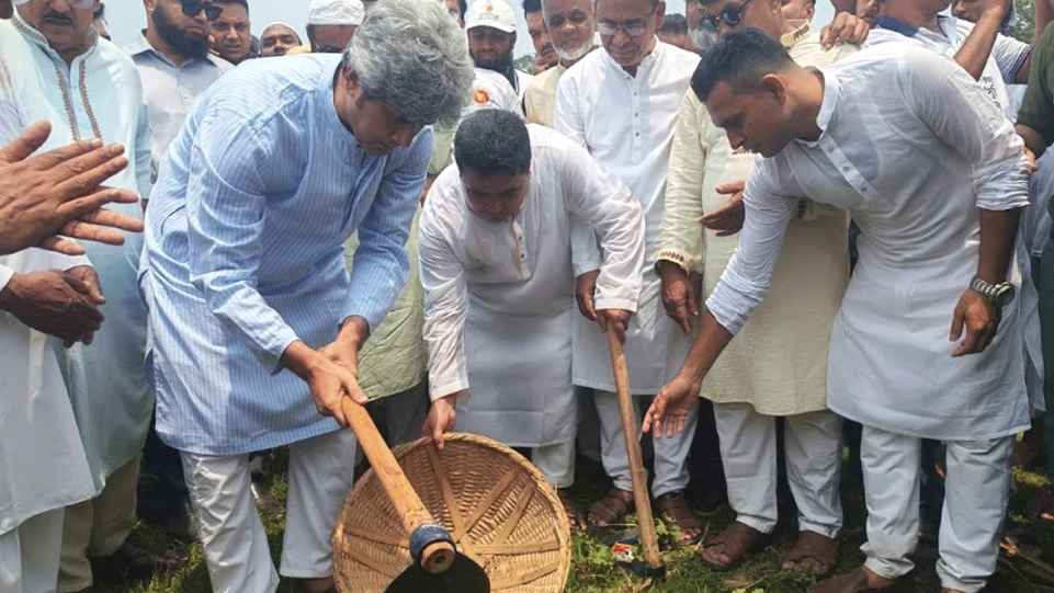 বাঞ্ছারামপুরে খাল খনন উদ্বোধন করলেন প্রতিমন্ত্রী জোনায়েদ সাকি