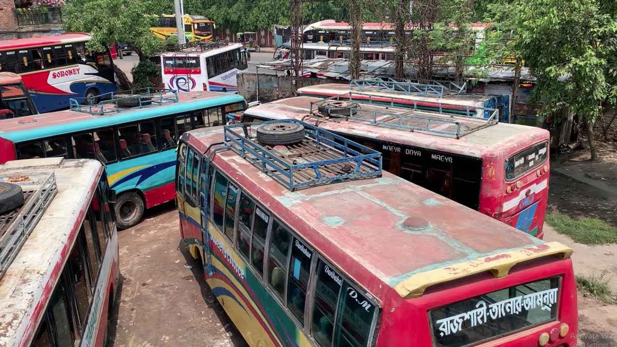 মালিক সমিতির দ্বন্দ্বে রাজশাহী-ঢাকা বাস চলাচল বন্ধ