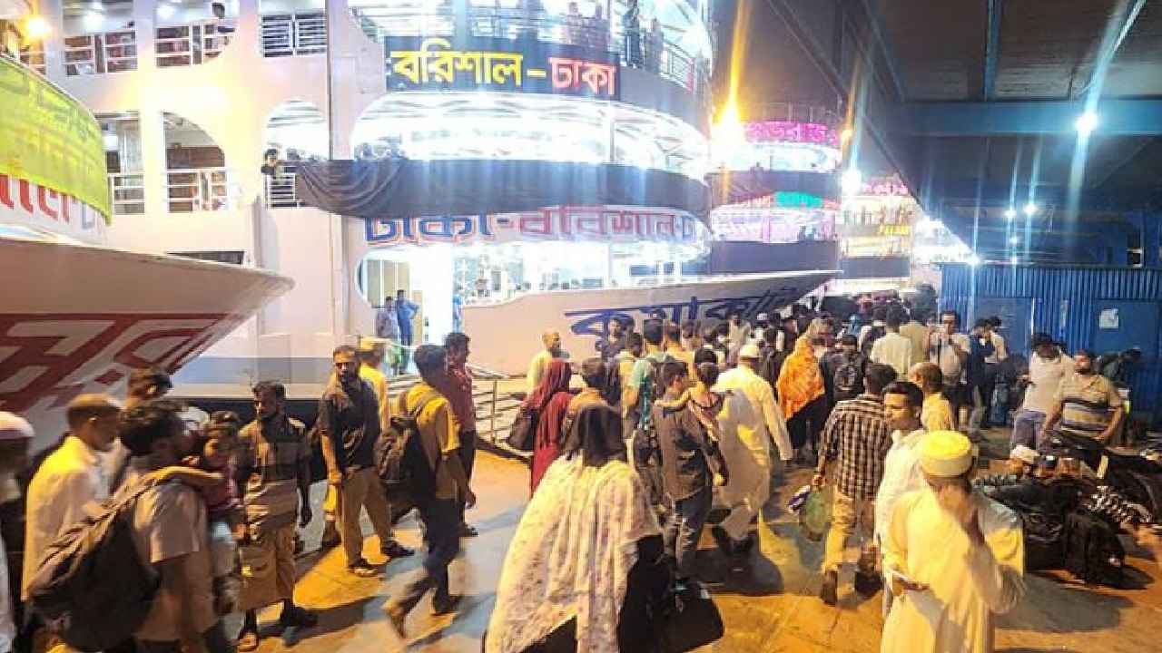 বরিশালের সড়ক ও নৌপথে আদায় হচ্ছে অতিরিক্ত ভাড়া, যাত্রীদের ক্ষোভ