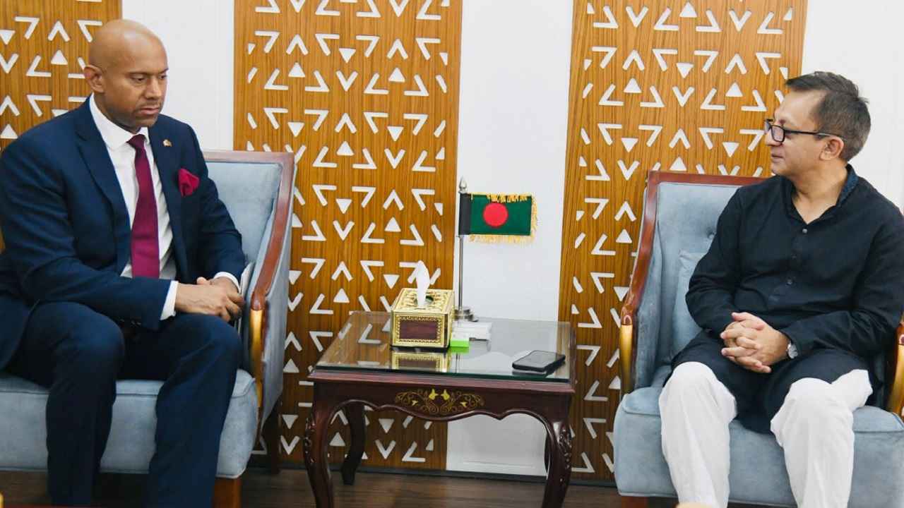 বাণিজ্যমন্ত্রীর সঙ্গে কানাডার হাইকমিশনারের বৈঠক 