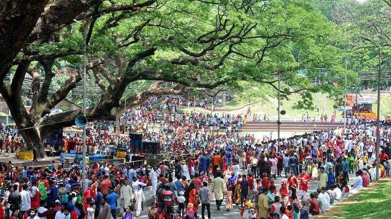 উৎসবের রঙে রাজধানী: বর্ষবরণে ঢাকায় কোথায় কী আয়োজন
