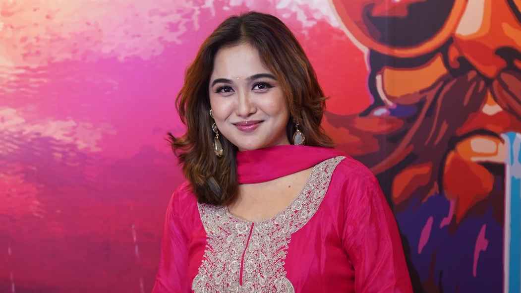 রাজনীনিতে নাম লিখিয়ে জিন-জির প্রশংসা পাচ্ছেন চমক