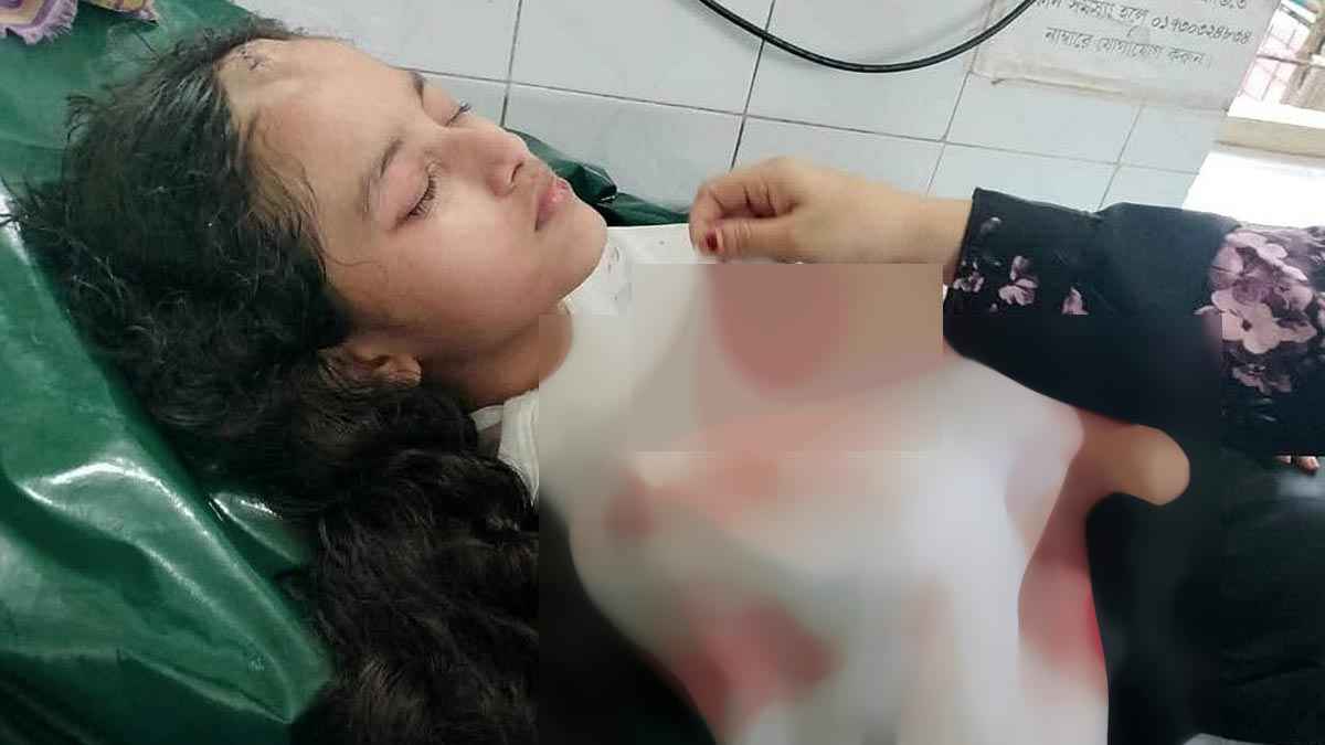 চাঁদপুরে নির্মাণাধীন ভবন থেকে ইট পড়ে ছাত্রী আহত