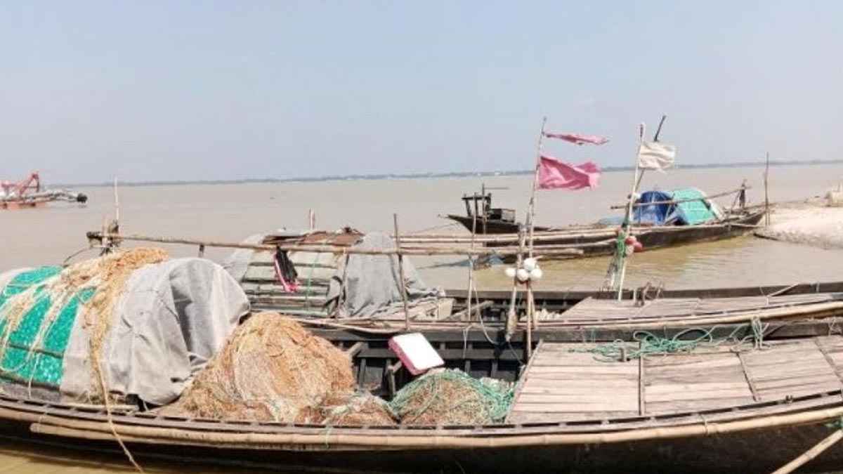 নিষেধাজ্ঞা শেষ আজ, নদীতে নামছেন ৫০ হাজার জেলে