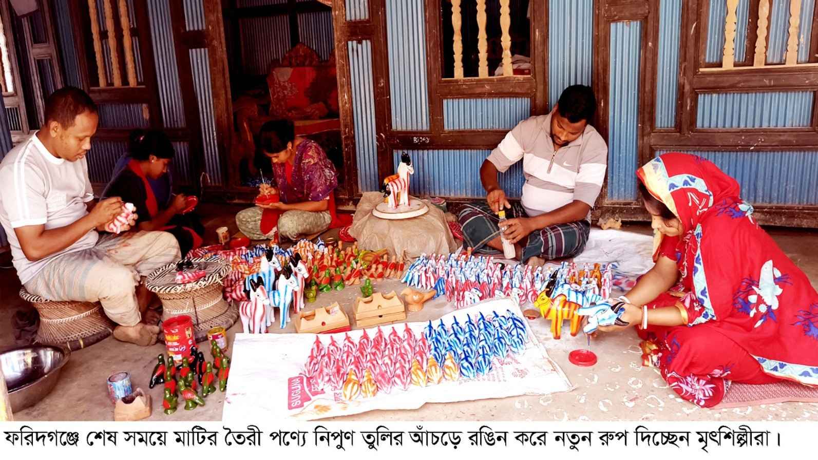 বাংলা নববর্ষ বরণ করতে চাঁদপুরে মৃৎশিল্পীদের ব্যস্ততা