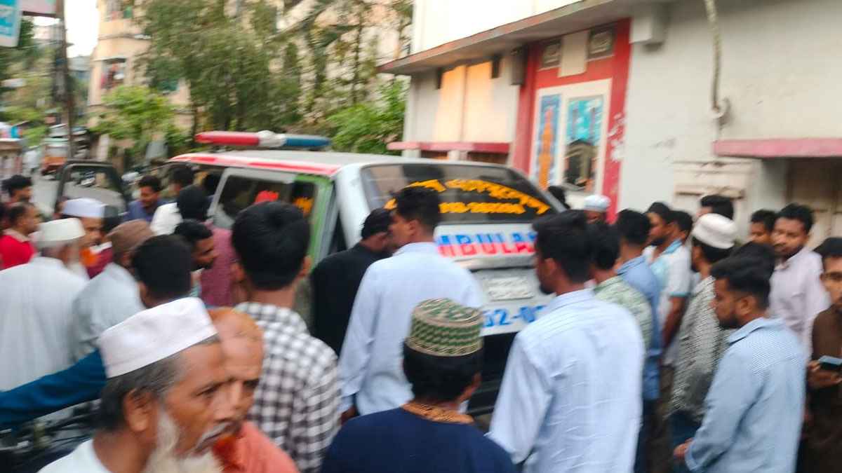 জেলগেটে বাবার মরদেহ দেখলেন ছাত্রলীগ নেতা