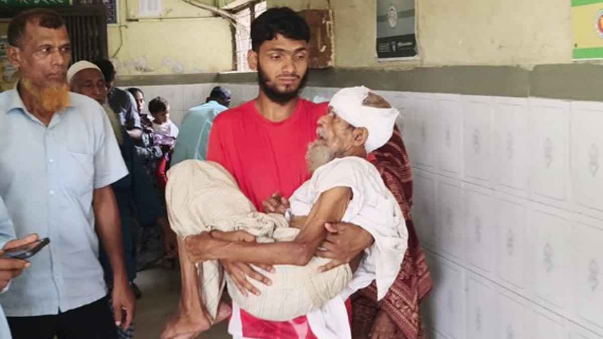 সম্পদের লোভে শতবর্ষী বাবাকে পিটিয়ে ঘরে বন্দি রাখার অভিযোগ