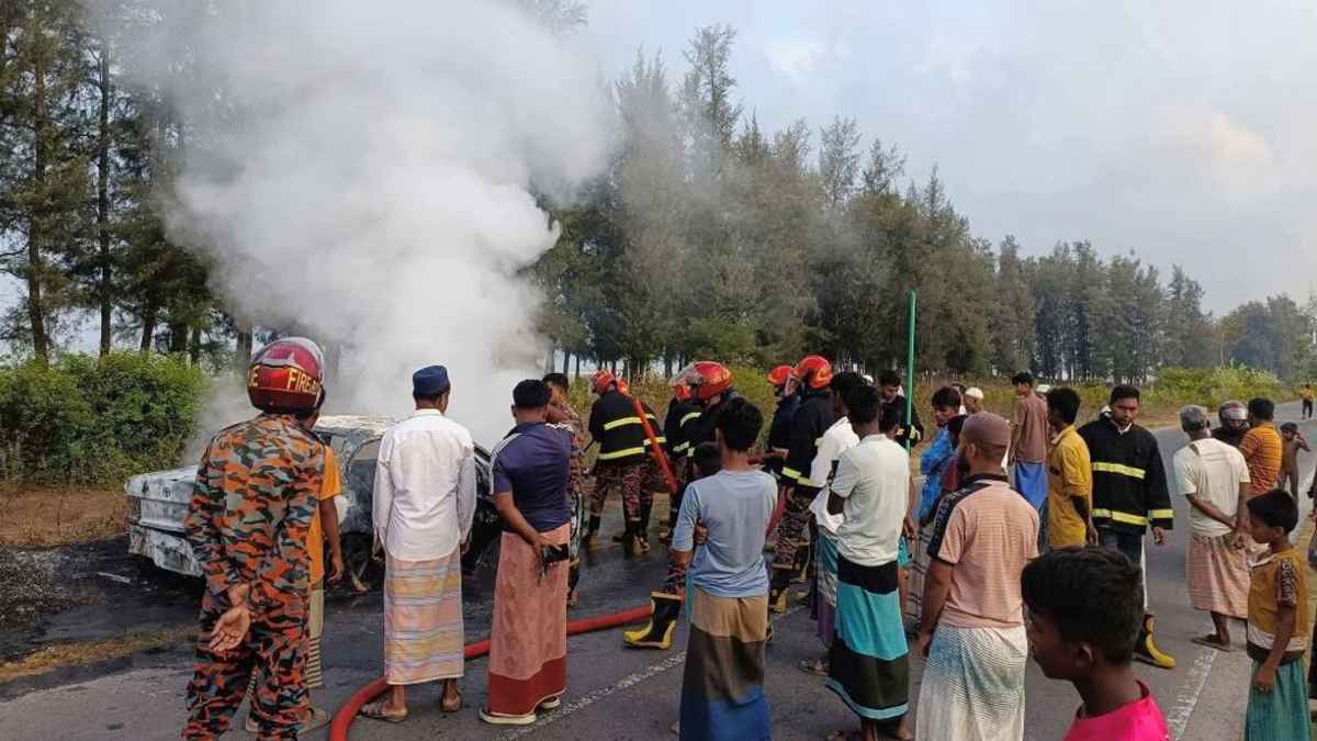 মেরিন ড্রাইভে চলন্ত মিনিকারে আগুন, অল্পের জন্য রক্ষা ৪ যাত্রী