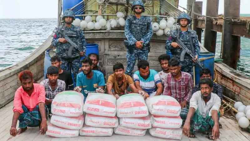 সেন্টমার্টিনে নৌবাহিনীর অভিযান: সিমেন্টসহ বোট জব্দ, আটক ১১