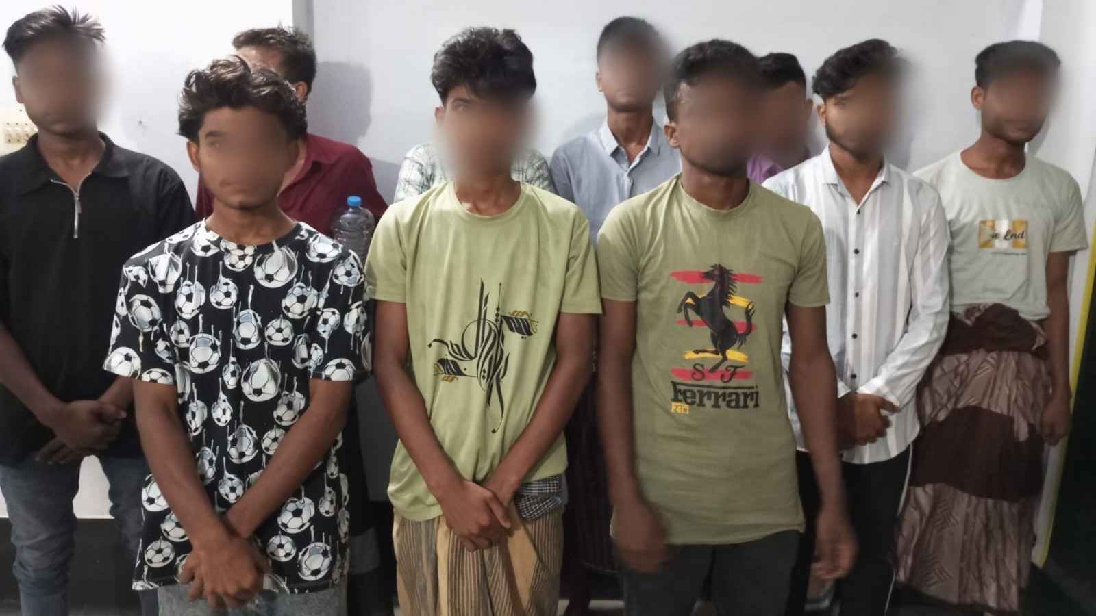 টেকনাফে মানবপাচারকারী চক্রের কবল থেকে রোহিঙ্গা নারীসহ উদ্ধার ১৩